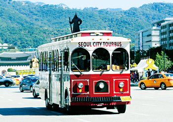 e96aa035-Main-Image-Gwanghwamun-City-Tour-Bus5